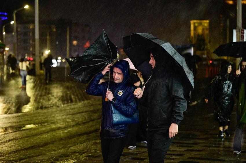 Meteoroloji, Bakan Kurum, Valilik ve AKOM'dan uyarılar peş peşe geldi: Kuvvetli sağanak yağışlar 41 ilde etkili olacak!