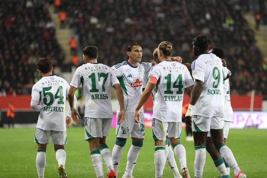 Arca Çorum FK – Çaykur Rizespor maçında konuk takım öne geçti ev sahibi geri döndü