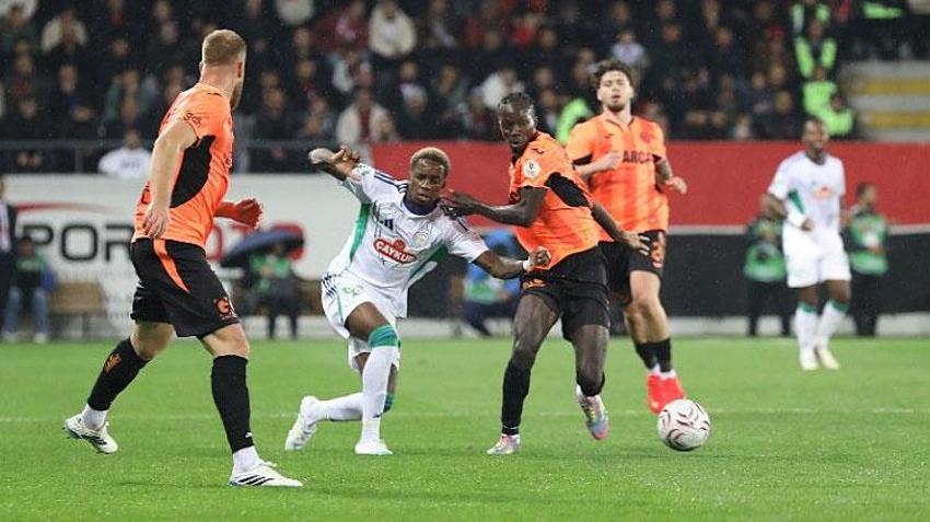 Arca Çorum FK – Çaykur Rizespor maçında konuk takım öne geçti ev sahibi geri döndü