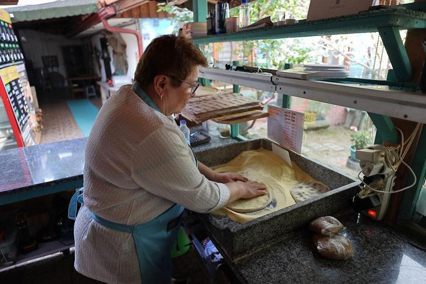 İsveç'ten Çorum'a dönen emekli çiftin köylerine açtığı restoran yoğun rağbet görüyor