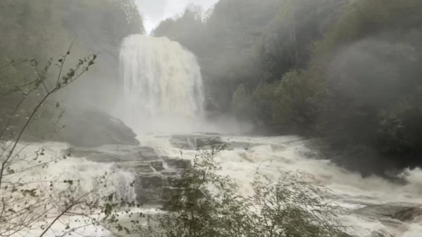 Bursa'da sağanak yağış sonrası muhteşem doğa olayı: Suuçtu Şelalesi coştu, Niagara Şelaleleri'ni aratmadı!