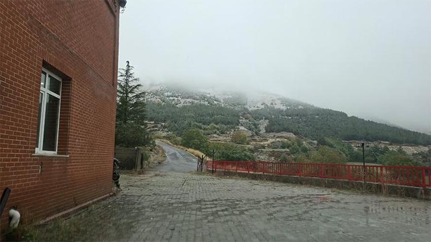 Burası ne Muş ne de Erzurum! Ege'nin incisine lapa lapa kar yağdı