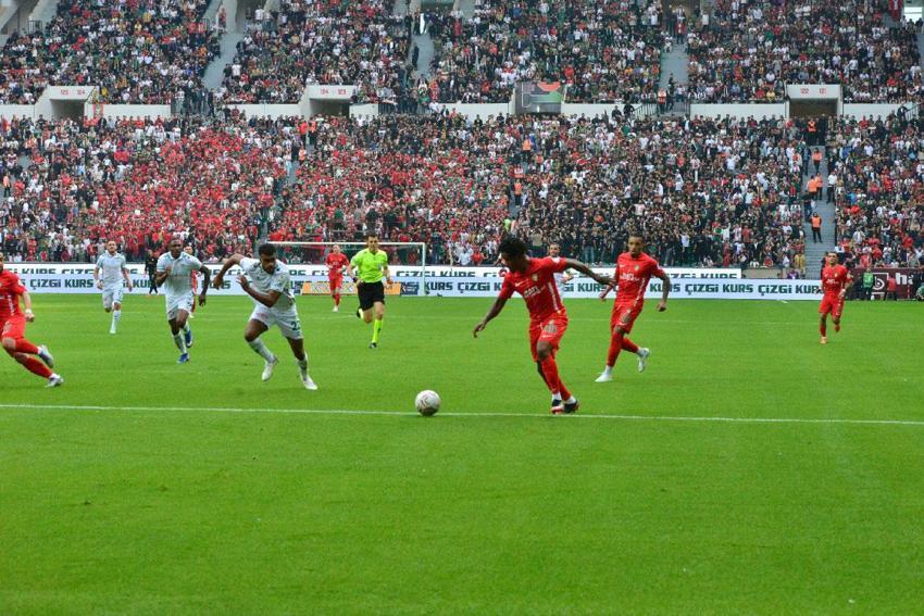 Amed Sportif Faaliyetler sahasında TÜMOSAN Konyaspor'u 86'da geçti