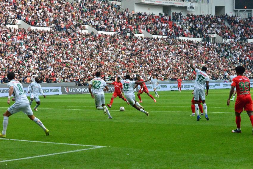 Amed Sportif Faaliyetler sahasında TÜMOSAN Konyaspor'u 86'da geçti