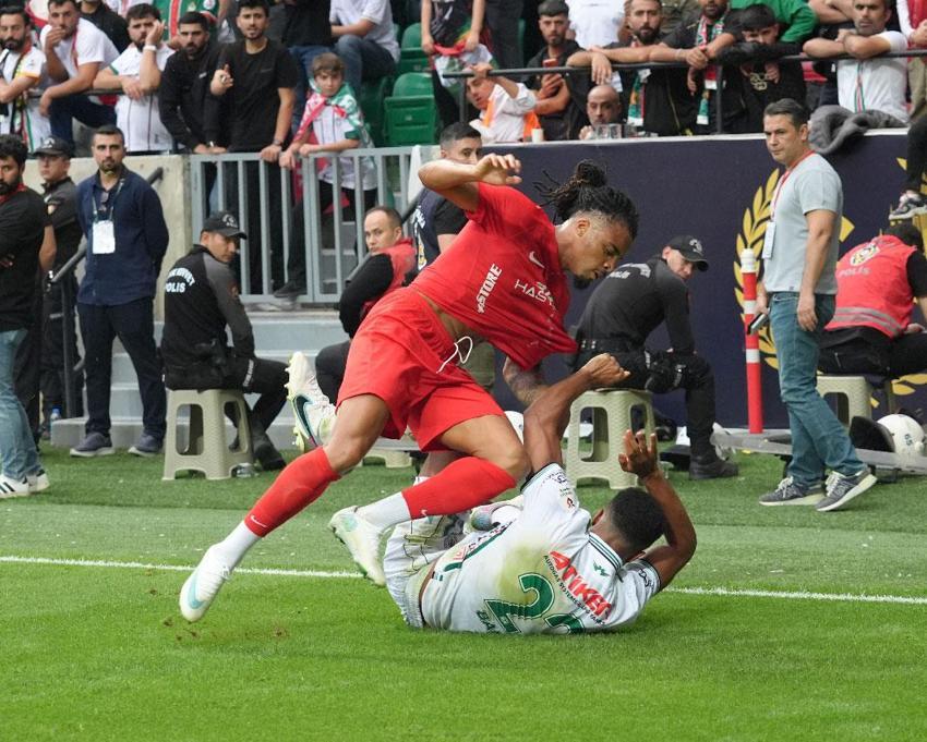Amed Sportif Faaliyetler sahasında TÜMOSAN Konyaspor'u 86'da geçti