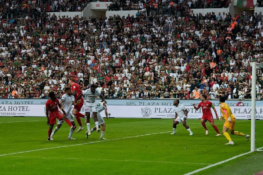 Amed Sportif Faaliyetler sahasında TÜMOSAN Konyaspor'u 86'da geçti