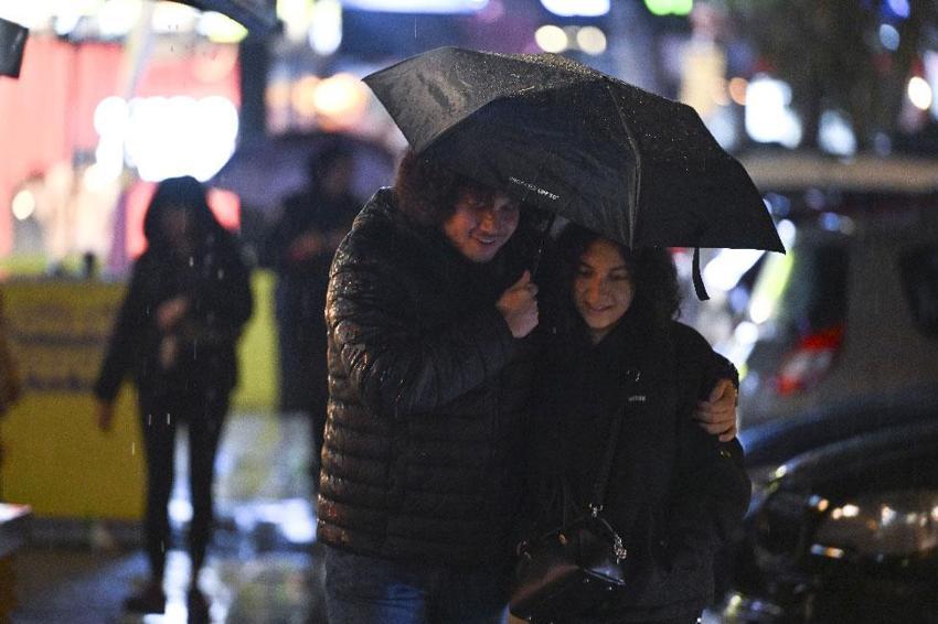 Sağanak yağışlar etkili olacak! Meteoroloji açıkladı Bakan Kurum uyardı: 10 ilde turuncu, 26 ilde sarı kodlu uyarı var