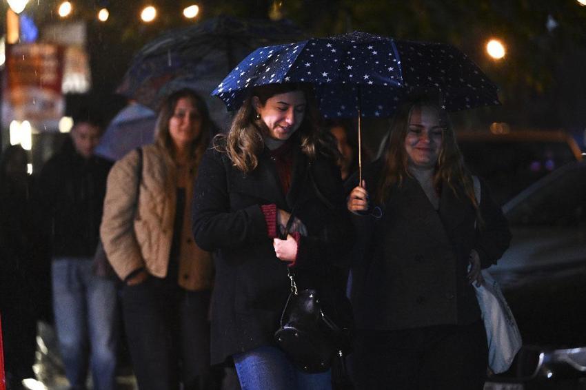 Sağanak yağışlar etkili olacak! Meteoroloji açıkladı Bakan Kurum uyardı: 10 ilde turuncu, 26 ilde sarı kodlu uyarı var
