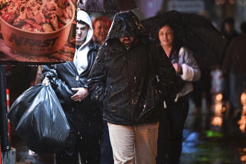 Sağanak yağışlar etkili olacak! Meteoroloji açıkladı Bakan Kurum uyardı: 10 ilde turuncu, 26 ilde sarı kodlu uyarı var