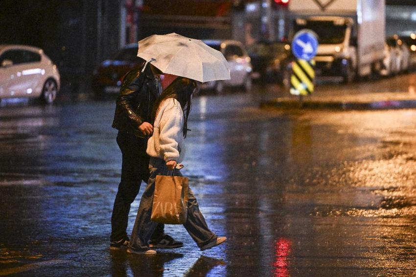 Sağanak yağışlar etkili olacak! Meteoroloji açıkladı Bakan Kurum uyardı: 10 ilde turuncu, 26 ilde sarı kodlu uyarı var
