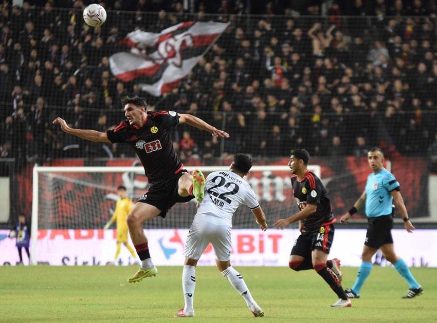 Eskişehirspor İzmir deplasmanında Altay'ı farklı yenerek 3 puanla dönüyor