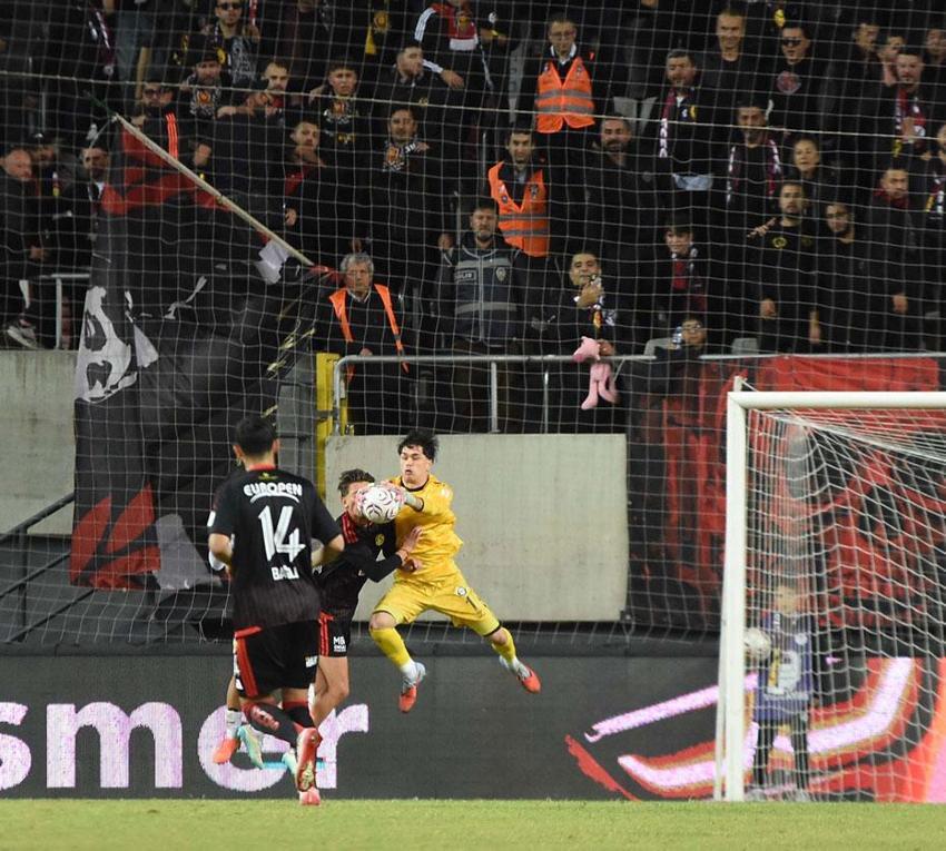 Eskişehirspor İzmir deplasmanında Altay'ı farklı yenerek 3 puanla dönüyor