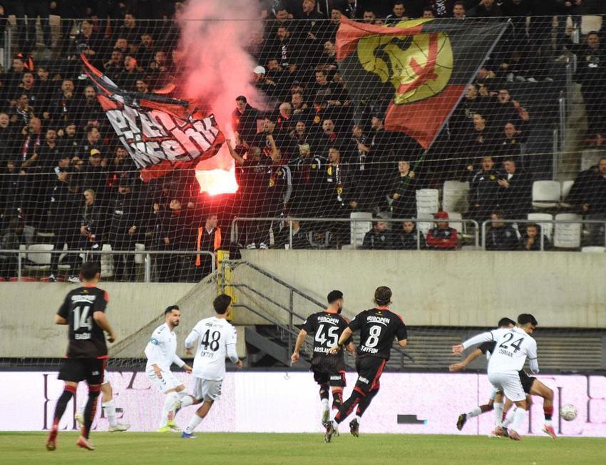 Eskişehirspor İzmir deplasmanında Altay'ı farklı yenerek 3 puanla dönüyor