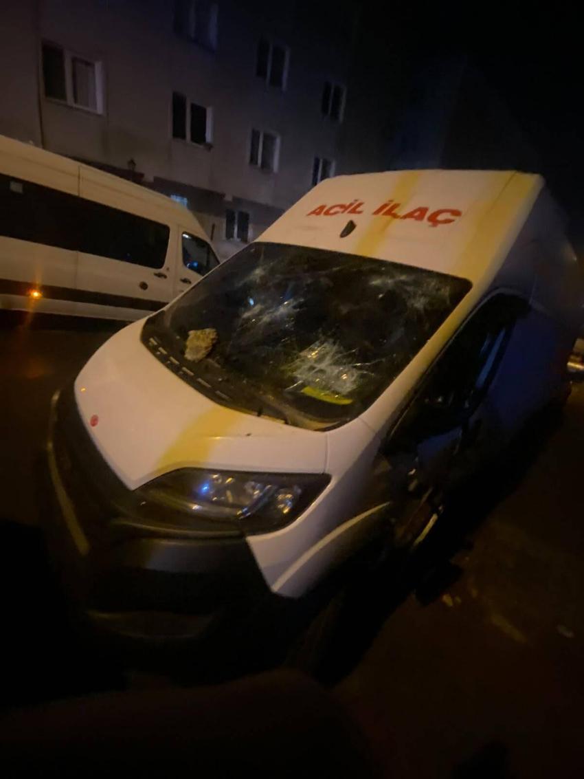 Ümraniye'de eski sevgili terörü! Genç kadın uzaklaştırma kararından sonra eski sevgilisinin aracına zarar verdi