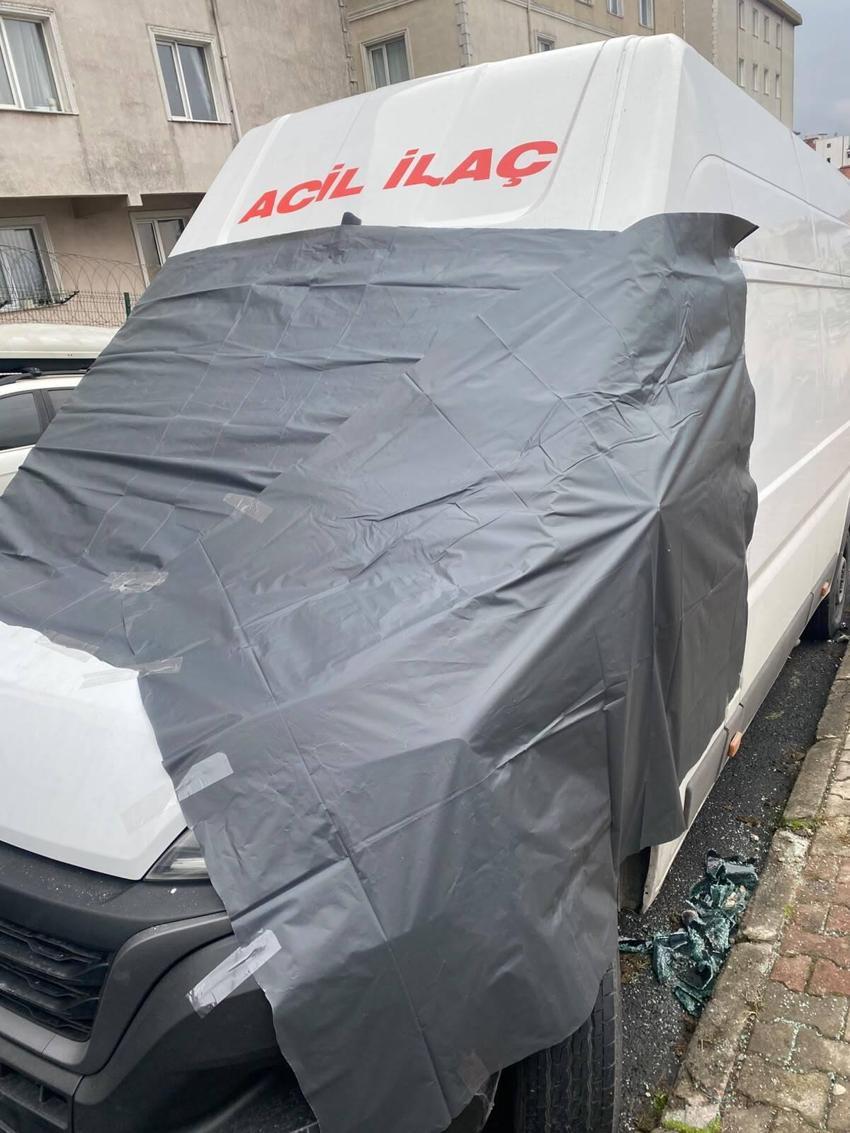 Ümraniye'de eski sevgili terörü! Genç kadın uzaklaştırma kararından sonra eski sevgilisinin aracına zarar verdi