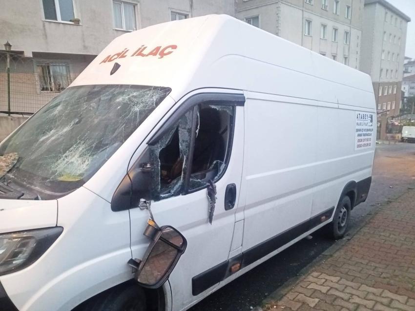 Ümraniye'de eski sevgili terörü! Genç kadın uzaklaştırma kararından sonra eski sevgilisinin aracına zarar verdi