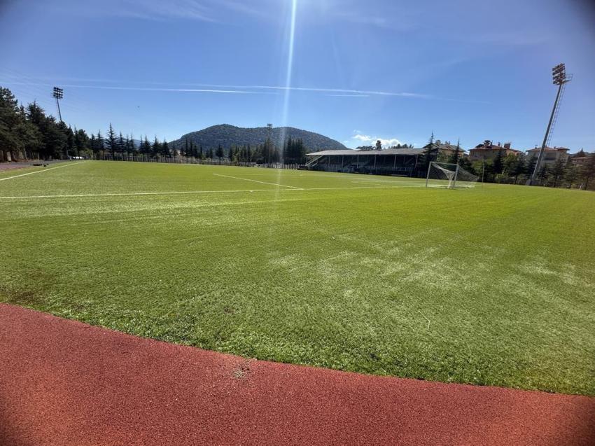 Akseki'de sporcular için yeni dönem! Atatürk Stadı'nın zemini değişiyor