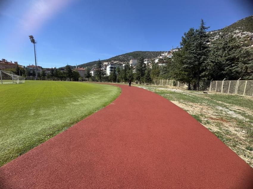Akseki'de sporcular için yeni dönem! Atatürk Stadı'nın zemini değişiyor