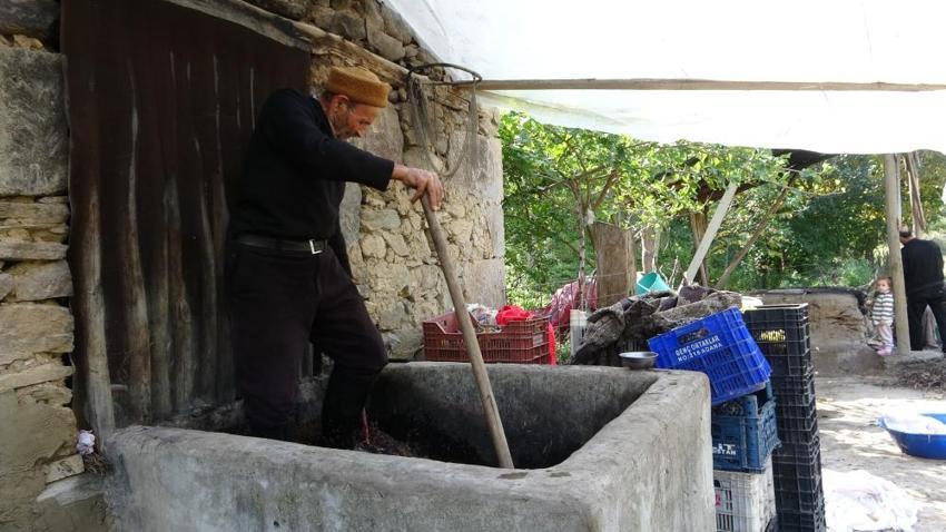 Bitlis'in sadece 13 köyünde üretiliyor! 100 kilosundan 35 kilo çıkıyor: Faydalarını duyan kapış kapış alıyor