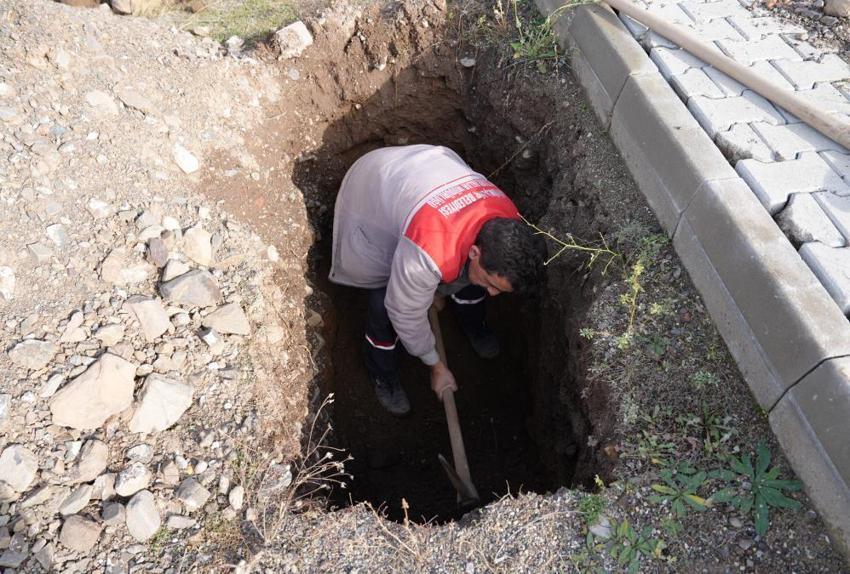 Erzurum'da donan toprağa karşı sonbahar önlemi: Toprak betonlaşmadan ekipler harekete geçti!