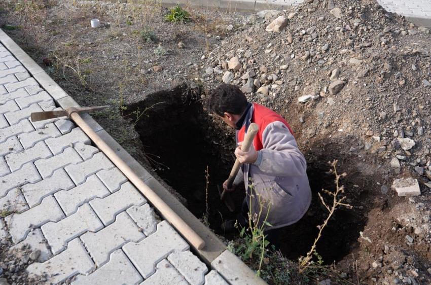 Erzurum'da donan toprağa karşı sonbahar önlemi: Toprak betonlaşmadan ekipler harekete geçti!