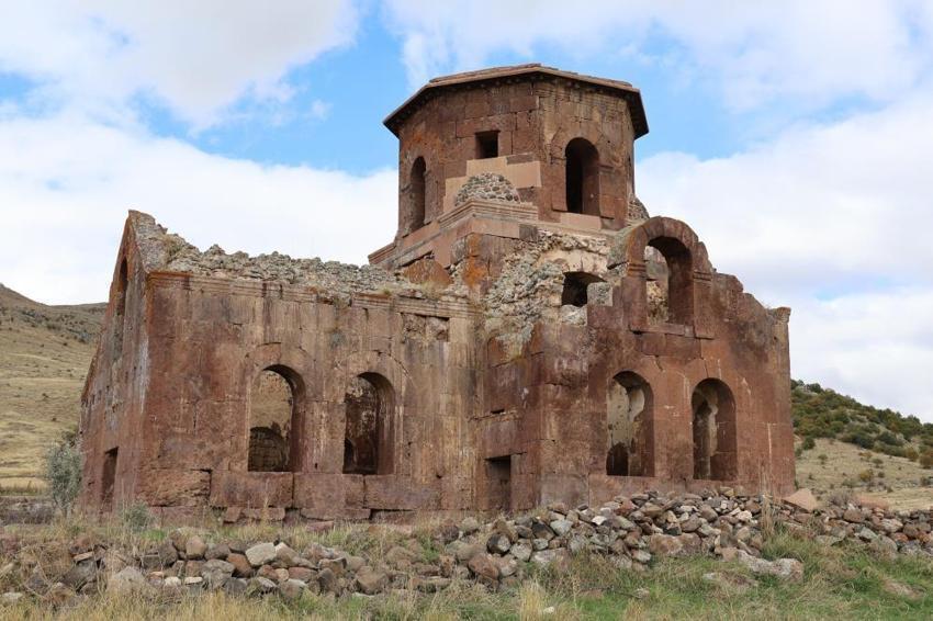 Kapadokya’nın gizli hazinesi! 1500 yıllık Kızıl Kilise hâlâ ayakta
