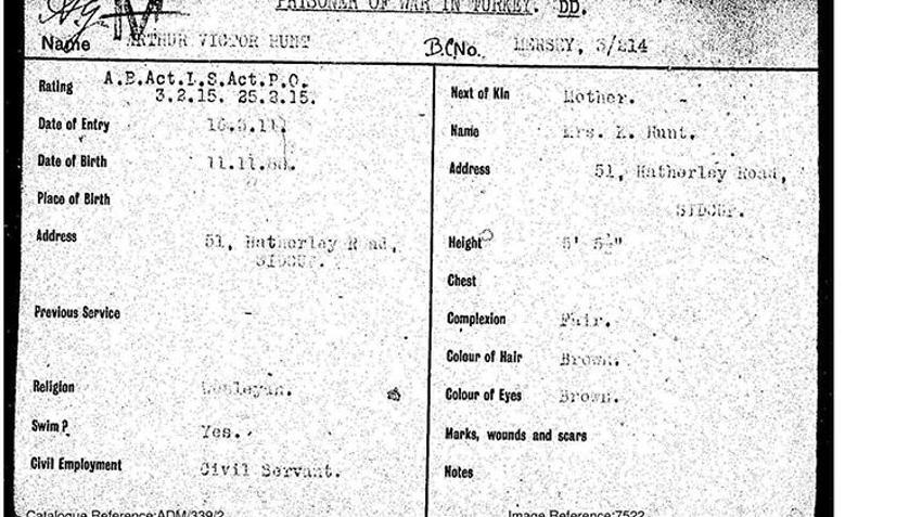 Çanakkale Savaşları’nda 111 yıllık insanlık destanı belgelendi: Yaralı İngiliz çavuşunu sırtında Taşıyan Türk askerinin hikayesi arşivden çıktı!
