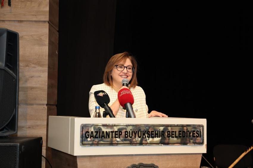 Gaziantep’te sazlar konuştu, ozanlar atıştı: Türk dünyası aynı sahnede buluştu