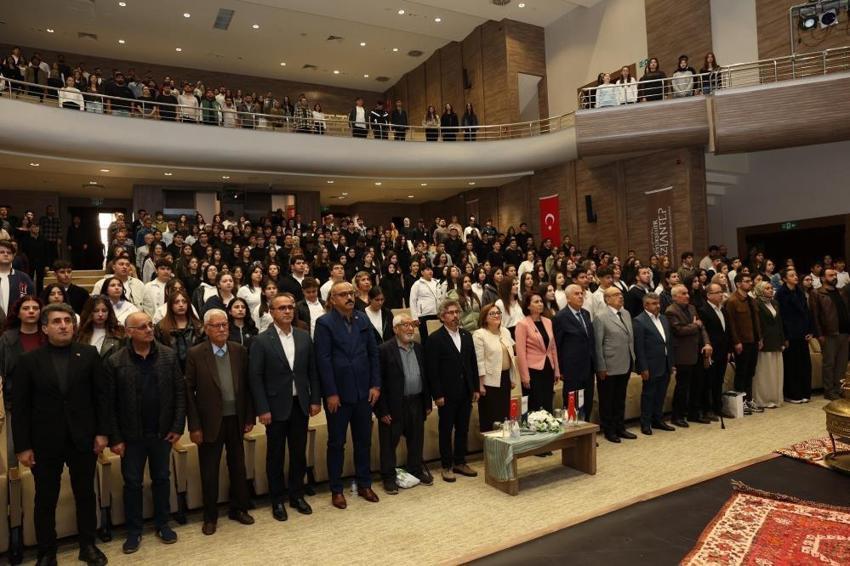 Gaziantep’te sazlar konuştu, ozanlar atıştı: Türk dünyası aynı sahnede buluştu