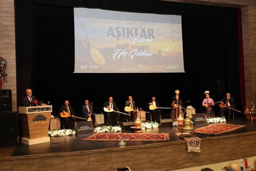 Gaziantep’te sazlar konuştu, ozanlar atıştı: Türk dünyası aynı sahnede buluştu