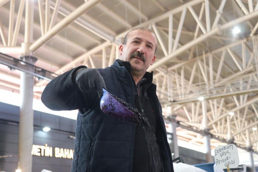 Birçok derde deva karamuk meyvesi tezgahlardaki yerini aldı! Tezgahta kilosu 70-100 TL arasında değişiyor