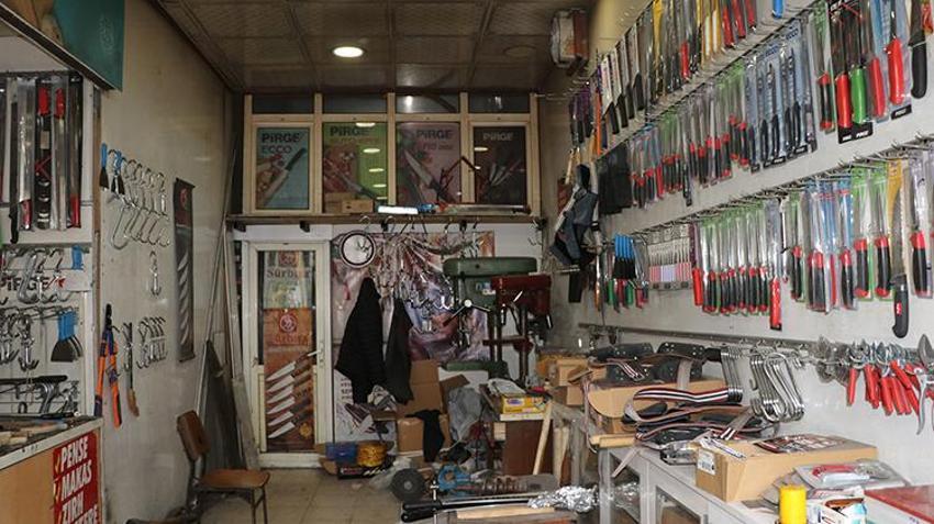 Van'da kaybolmaya yüz tutan zanaati 60 yıldır böyle yaşatıyor: 3 çocuğuna da öğretti!