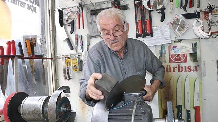 Van'da kaybolmaya yüz tutan zanaati 60 yıldır böyle yaşatıyor: 3 çocuğuna da öğretti!