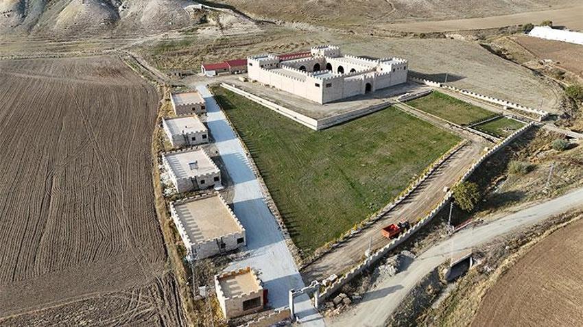 Görenler orta çağ şatosu sanıyor! Kale Çiftlik Projesi için tarih verildi