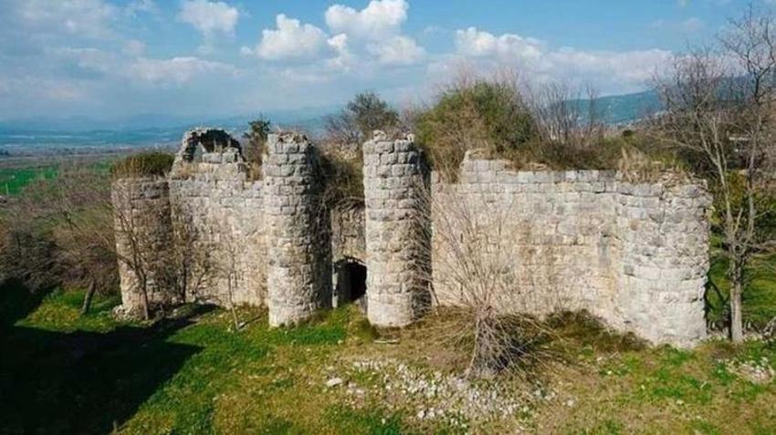 Kahramanmaraş’ın saklı tarihi! Ormanların içindeki 2 bin yıllık kale dikkat çekiyor