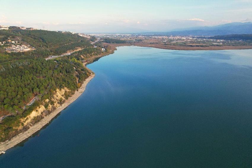 Sapanca Gölü'nde bir tarafta afet, bir tarafta bereket! Kuraklığı ardından son iki yılın en yüksek su seviyesi