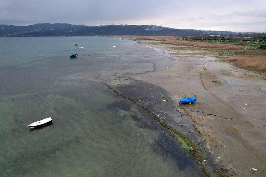 Sapanca Gölü'nde bir tarafta afet, bir tarafta bereket! Kuraklığı ardından son iki yılın en yüksek su seviyesi