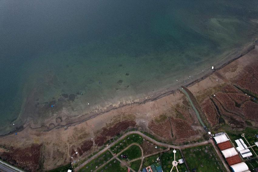 Sapanca Gölü'nde bir tarafta afet, bir tarafta bereket! Kuraklığı ardından son iki yılın en yüksek su seviyesi