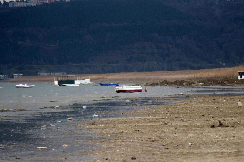 Sapanca Gölü'nde bir tarafta afet, bir tarafta bereket! Kuraklığı ardından son iki yılın en yüksek su seviyesi