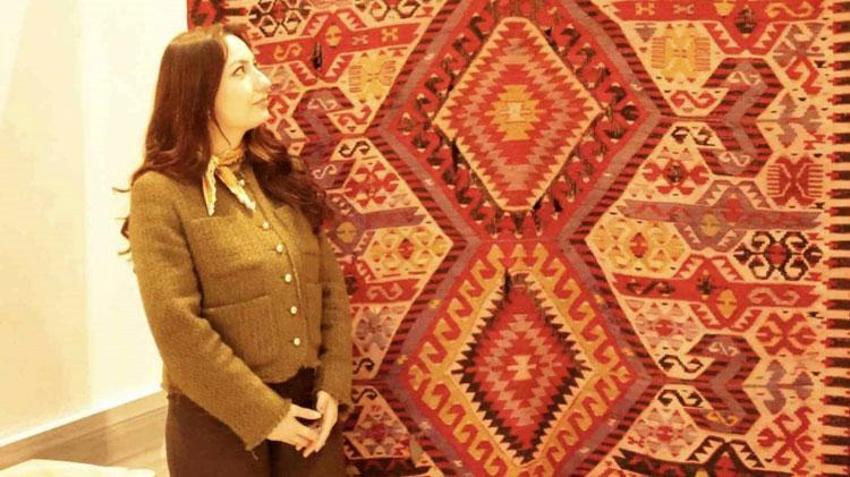 Her ilmeğinde bolluk, bereket, korunma ve kadının gücü olan kilimlerin ağzı yok ama dili var