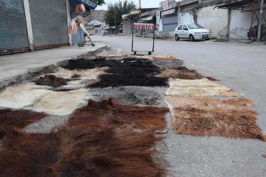 Adana'dan Türkiye ve dünyanın her yerine gönderiliyor! Derileri tek tek işleyip peynir tulumuna dönüştürüyorlar