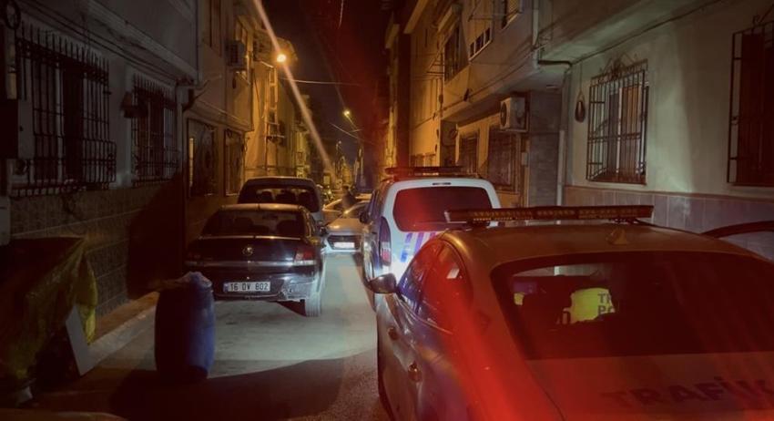 Bursa'da maganda dehşeti! Genç sürücüyü aracıyla kovalayıp kaldırım taşıyla saldırdı