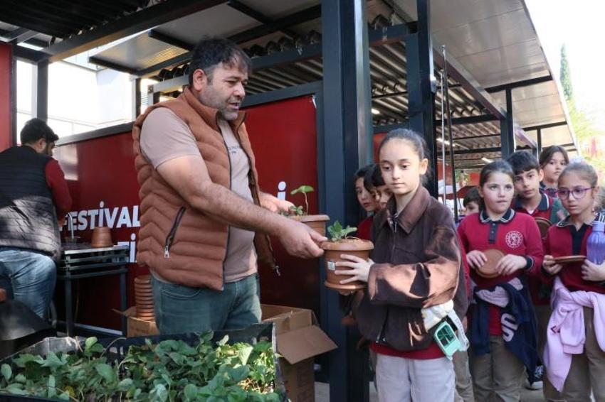 Gaziantep’te tohumlar el değiştiriyor: Doğa dostu şenlik başladı