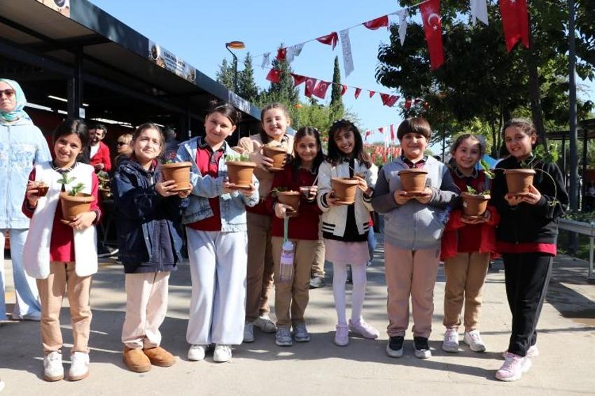 Gaziantep’te tohumlar el değiştiriyor: Doğa dostu şenlik başladı