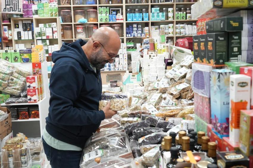 Kış hastalıklarını bıçak gibi kesiyor! Muş’ta vatandaşlar aktarlara akın etti