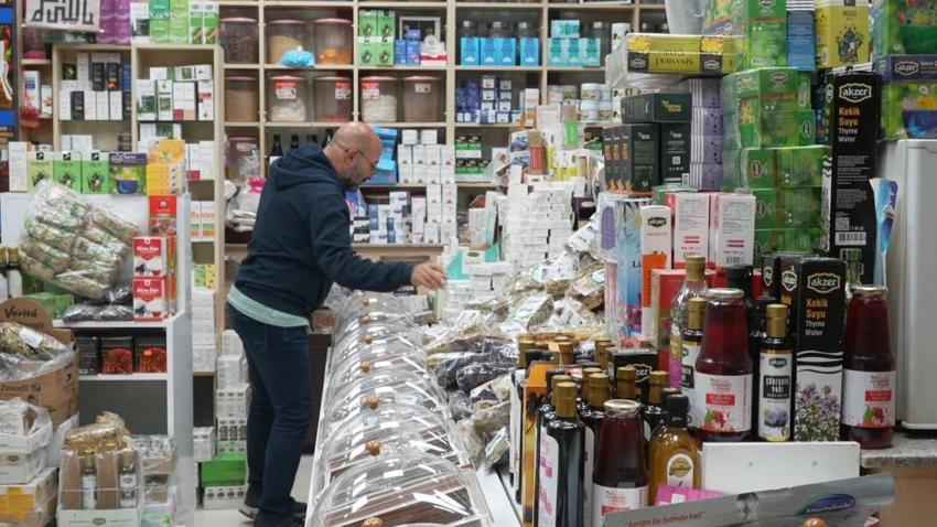 Kış hastalıklarını bıçak gibi kesiyor! Muş’ta vatandaşlar aktarlara akın etti