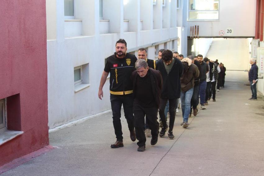 Adana'da hasarlı araçlarla milyonluk vurgun! Sigorta şirketlerini böyle soymuşlar