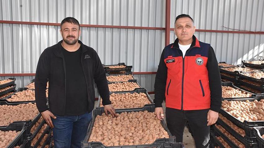 Afyonkarahisar'da yetişiyor, pasta ve tatlı ustaları almak için sıraya giriyor: Köyüne kurduğu tesisle bölge ekonomisinin lokomotifi haline geldi
