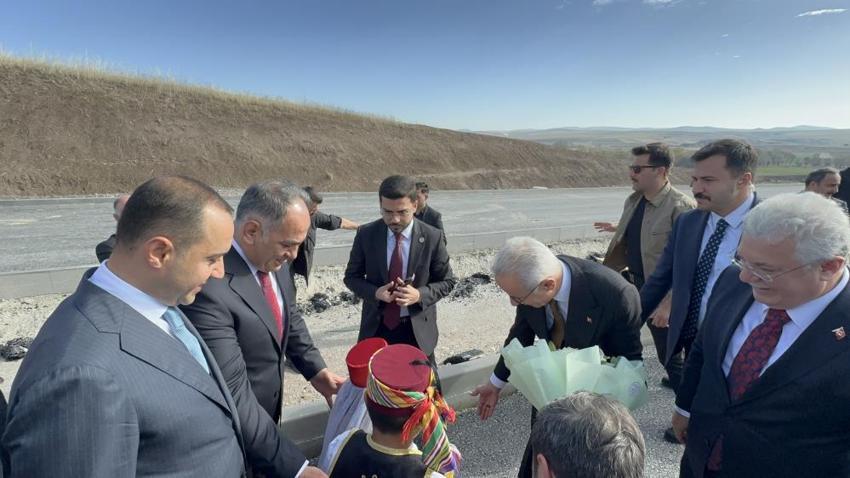 Bakan Uraloğlu açılışı yaptı: 45 dakikalık yol artık 24 dakika!