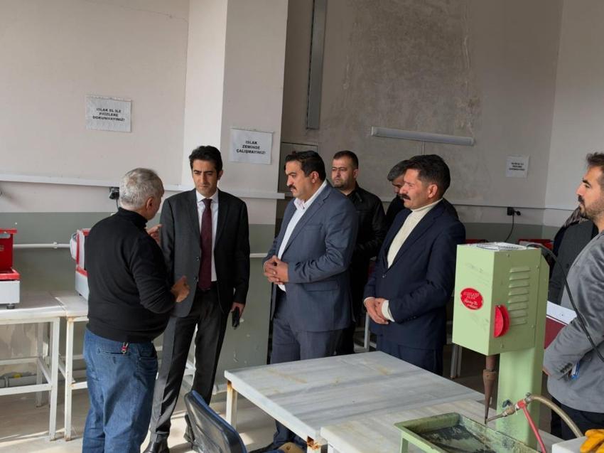 Ham taş olarak çıkarılıyordu, şimdi mücevher gibi işleniyor: Sarıkamış’ın Volkanik mirası kadın eliyle sanata dönüşüyor